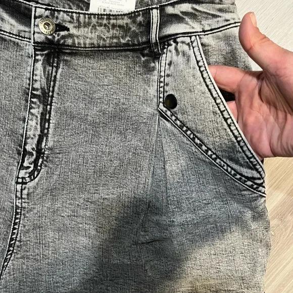 New INC denim Women's Gray‎ Denim Shorts - Picture 7 of 10